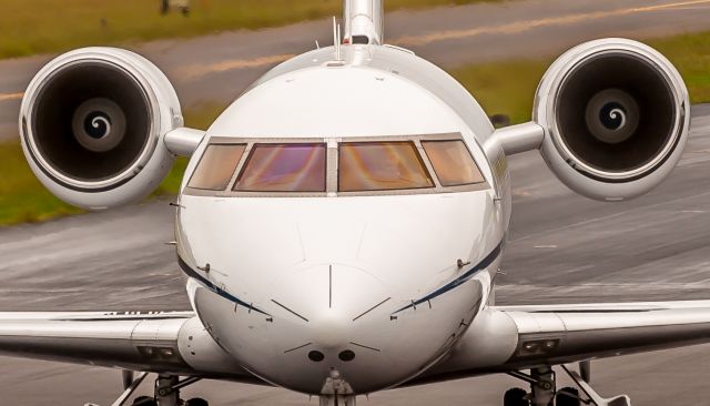 Canadair Challenger (N325JJ)