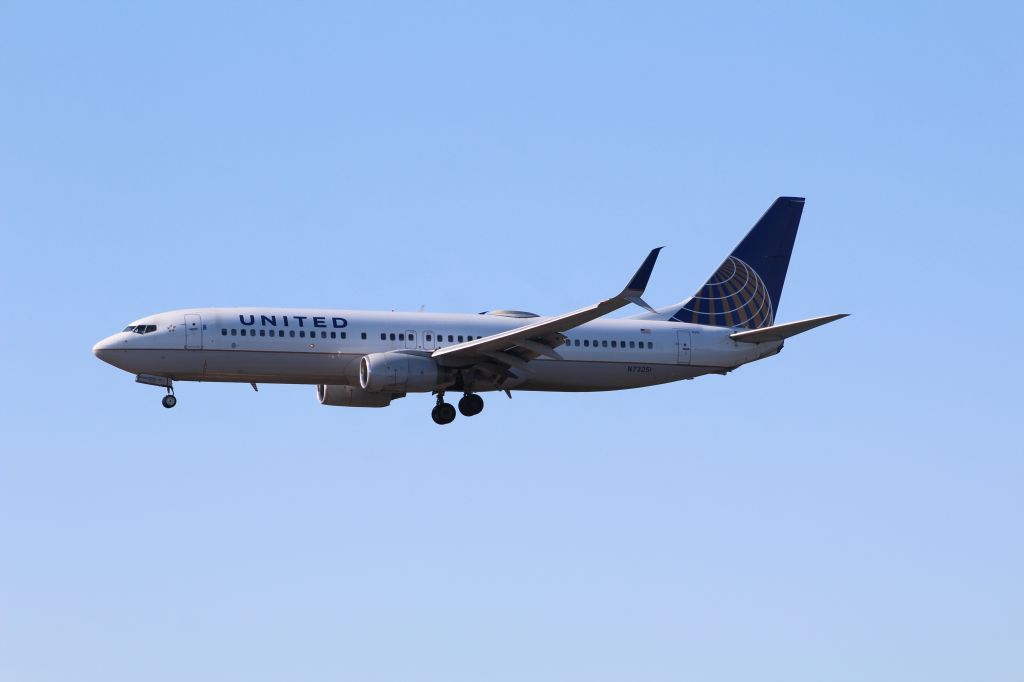 Boeing 737-800 (N73251)