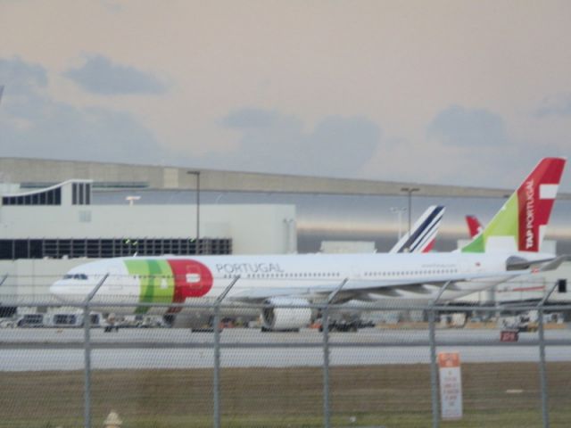 Airbus A330-200 (CS-TOE)