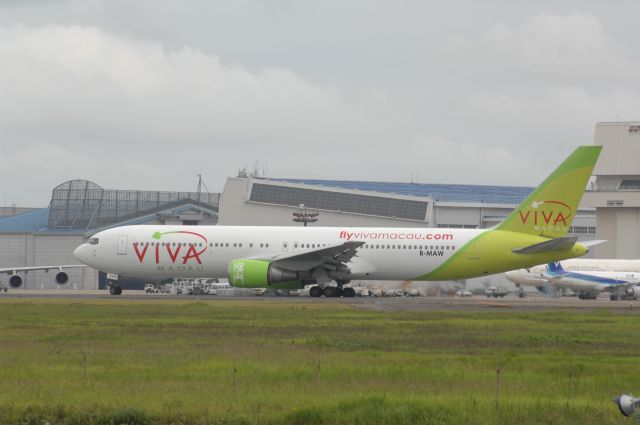 BOEING 767-300 (B-MAW) - Departure at Narita Intl Airport 34L on 2007/9/2