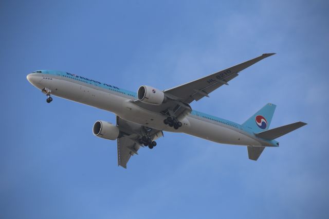 BOEING 777-300ER (HL8210)