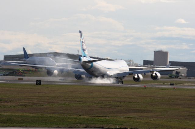 BOEING 747-8 (N747EX) - Taxi Test Brake test