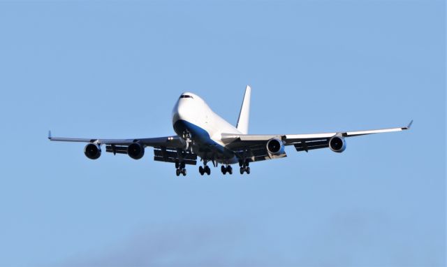 Boeing 747-400 (A6-GGP) - dubai air wing b747-412f a6-ggp landing at shannon from dubai with horses 15/12/20.