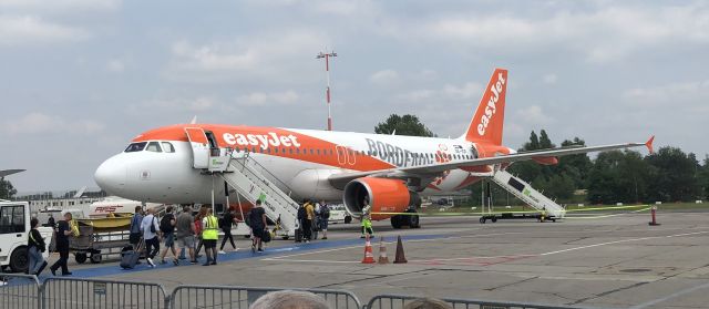 Airbus A320 (OE-ICF) - Berlin Schenefeld airport, while I was boarding.