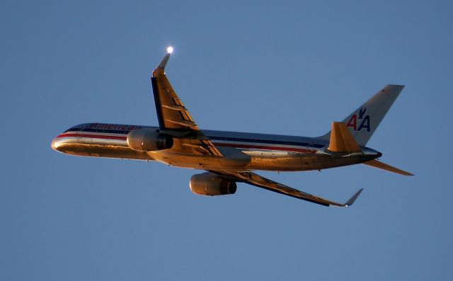 Boeing 757-200 (N695AN)