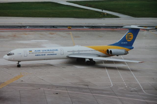 Ilyushin Il-62 (UR-86133)