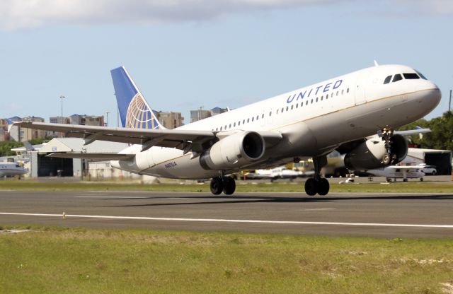 Airbus A320 (N401UA)