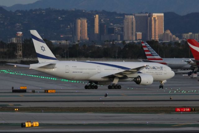 Boeing 777-200 (4X-ECE)