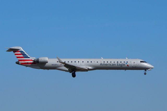 Canadair Regional Jet CRJ-200 (N920FJ)