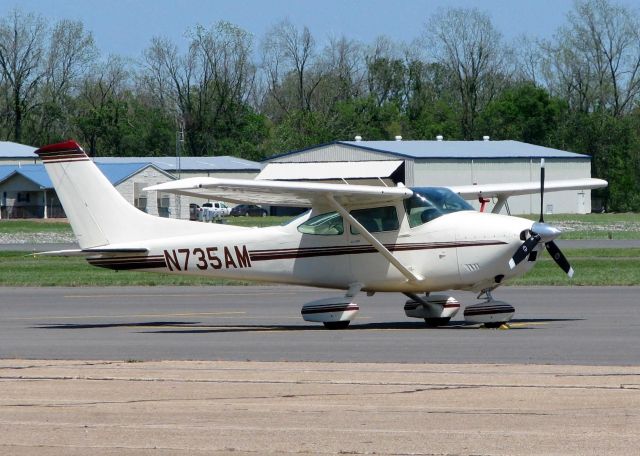 Cessna Skylane (N735AM) - At Downtown Shreveport.