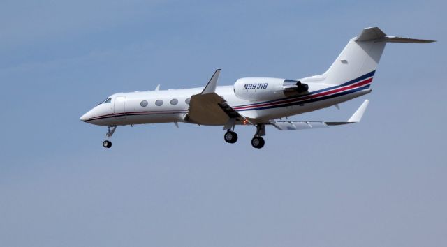 Gulfstream Aerospace Gulfstream IV (N991NB) - On final is this 2000 Gulfstream Aerospace IV in the Winter of 2019.