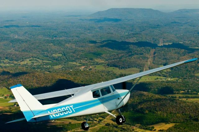 Cessna Skyhawk (N9880T) - Flying in Murfreesboro