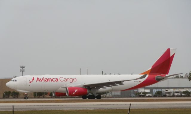 Airbus A330-200 (N334QT)
