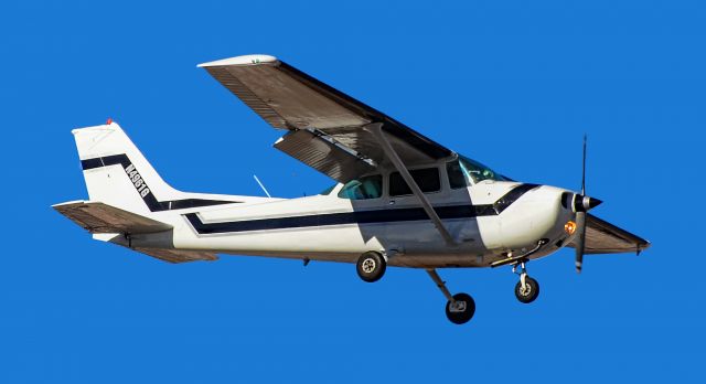 Cessna Skyhawk (N4961G) - N4961G 1979 Cessna 172N Skyhawk s/n 17273508 - North Las Vegas Airport  KVGTbr /Photo: TDelCorobr /October 28, 2022