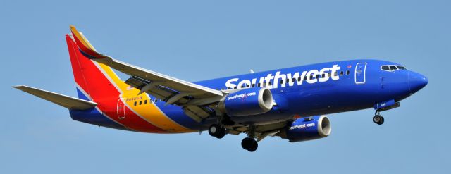 BOEING 737-300 (N640SW)