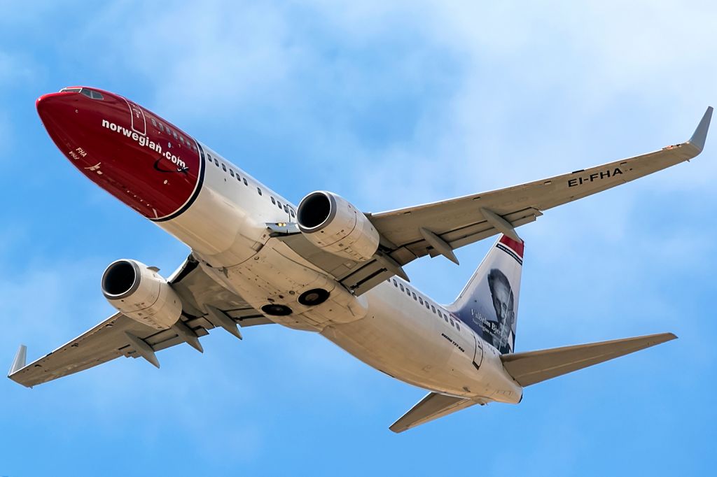 Boeing 737-800 (EI-FHA)