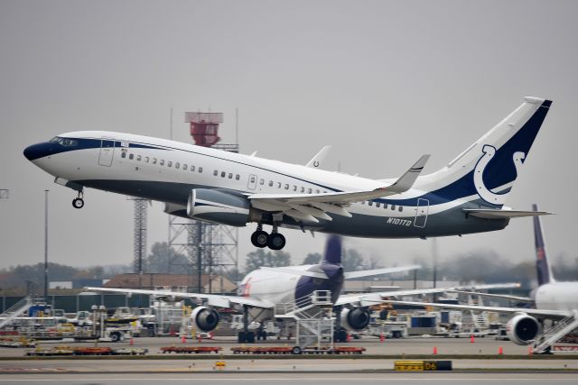 Boeing 737-700 (N101TD) - Indianapolis Colt's Football team owner Jim Irsays newest ride! Shown departing 5-R on 10-20-20.