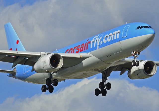 Airbus A330-300 —