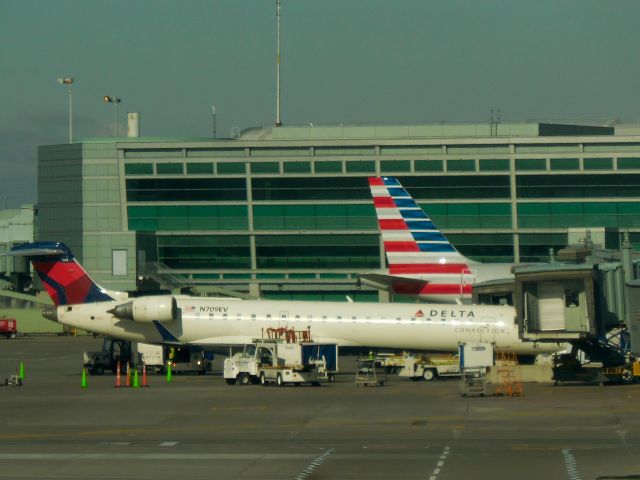 Canadair Regional Jet CRJ-700 (N709EV)