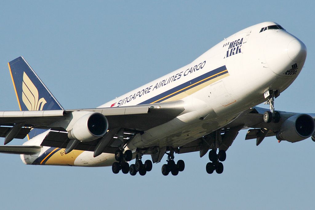 Boeing 747-200 (9V-SFK)