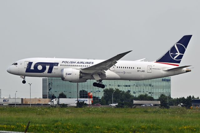 Boeing 787-8 (SP-LRD)