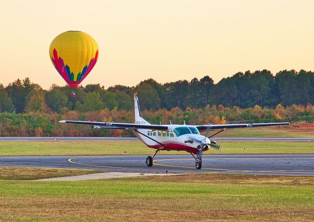 N694DA — - Caravan N694DA and Head Balloons N3121X taxying and landing.