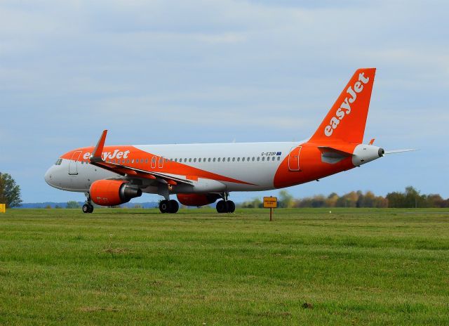 Airbus A320 (G-EZOP) - EPLB