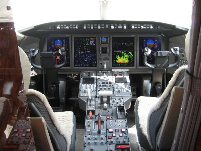 Bombardier Challenger 300 (N300KH)