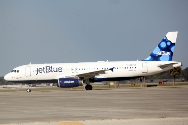 Airbus A320 (N562JB) - JetBlue Flight 341 "The Name is Blue, JetBlue" (N562JB) pulls into the gate at Sarasota-Bradenton International Airport