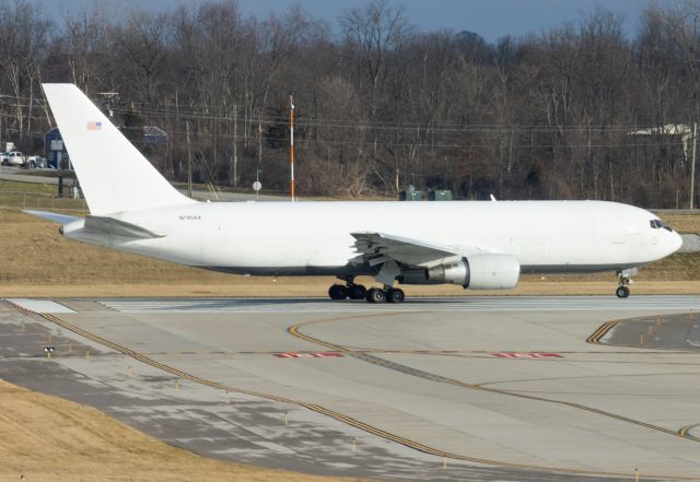 BOEING 767-200 (N795AX)