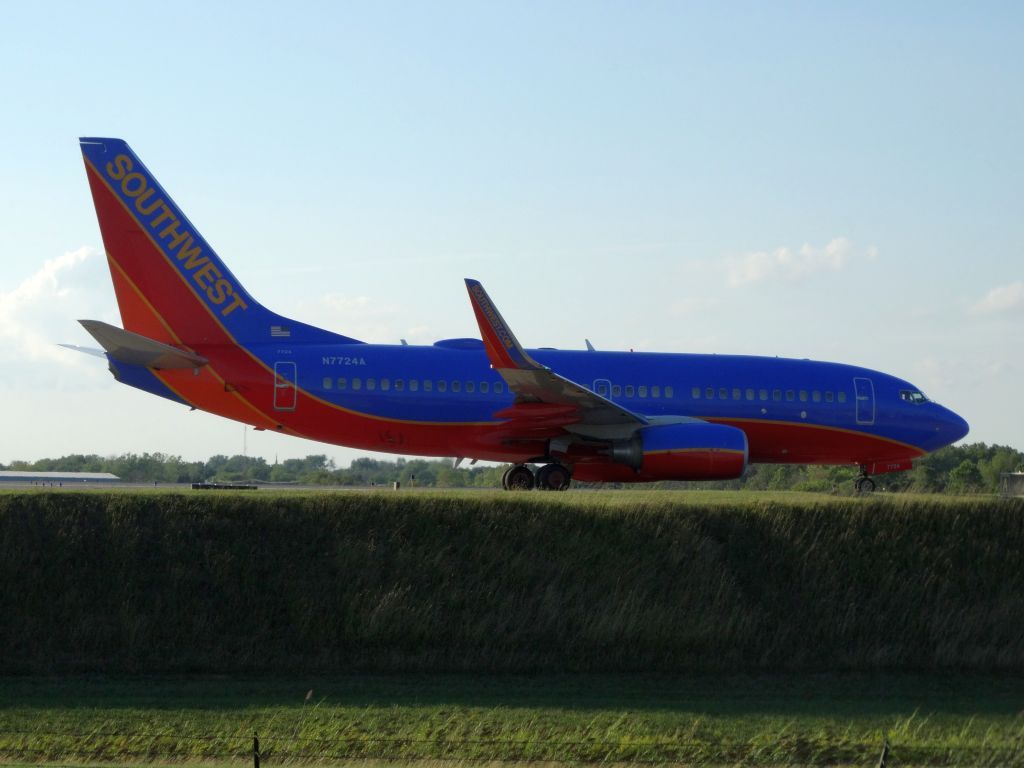 Boeing 737-700 (N7724A)