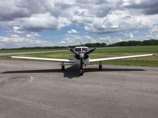 Piper PA-24 Comanche (C-FUYR)