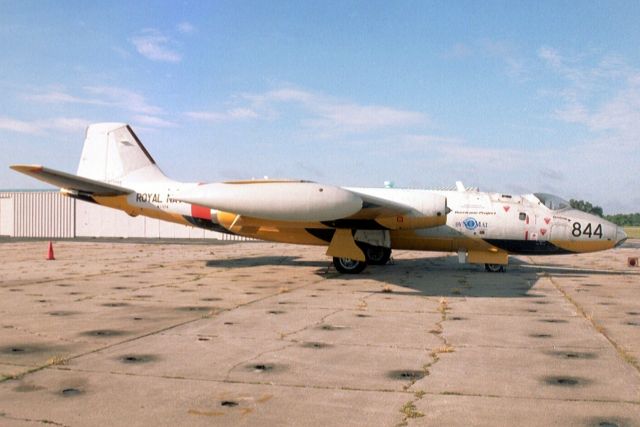 ENGLISH ELECTRIC Canberra (N77844) - Seen here on 28-Sep-03.