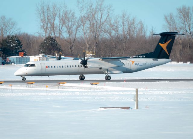 de Havilland Dash 8-400 (C-GYYR) - Departing rwy 25