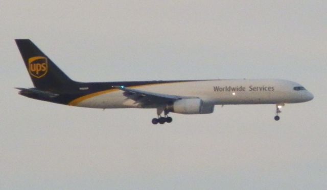 Boeing 757-200 (N458UP)