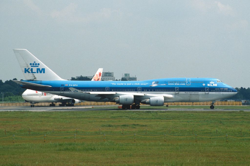 Boeing 747-400 (PH-BFU) - Departure at Narita Intl Airport Rwy16R on 2004/08/12
