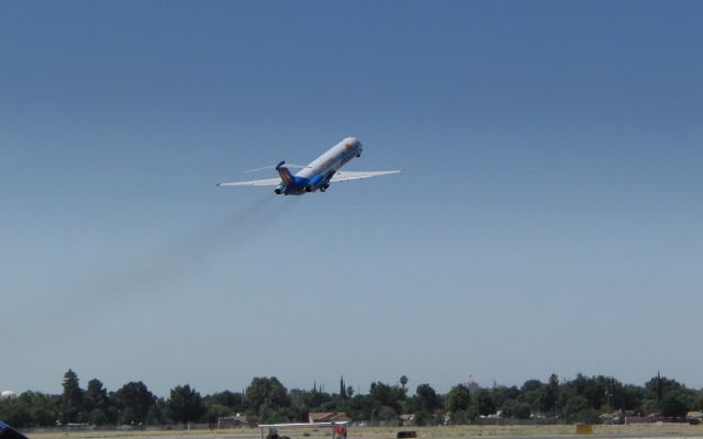 Airbus A320 (N415NV)