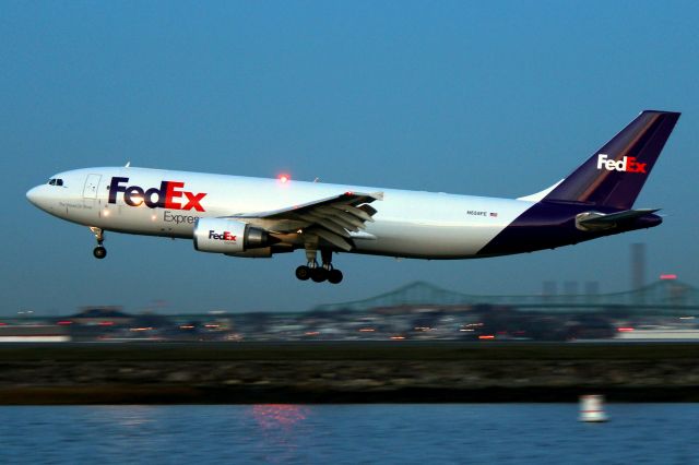 Airbus A300F4-600 (N655FE) - FDX 1989 from Newark arriving at sunrise on 22L  