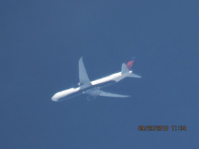 BOEING 767-400 (N837MH)