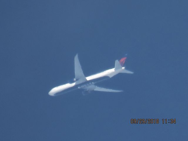 BOEING 767-400 (N837MH)