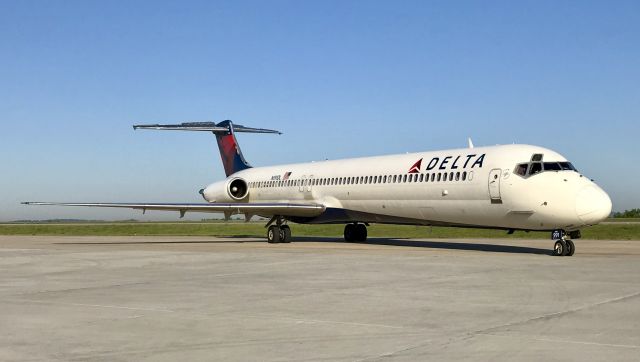 McDonnell Douglas MD-88 (N991DL)