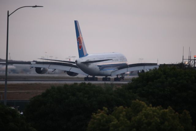 Airbus A380-800 (B-6136)