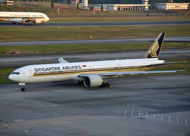 BOEING 777-300 (9V-SWL)