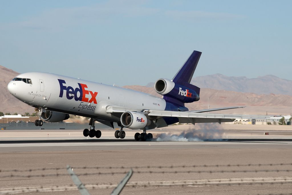 McDonnell Douglas DC-10 (N313FE) - Windy landing for this 26-year-old trijet.