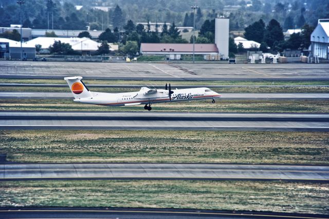 de Havilland Dash 8-400 (N421QX)