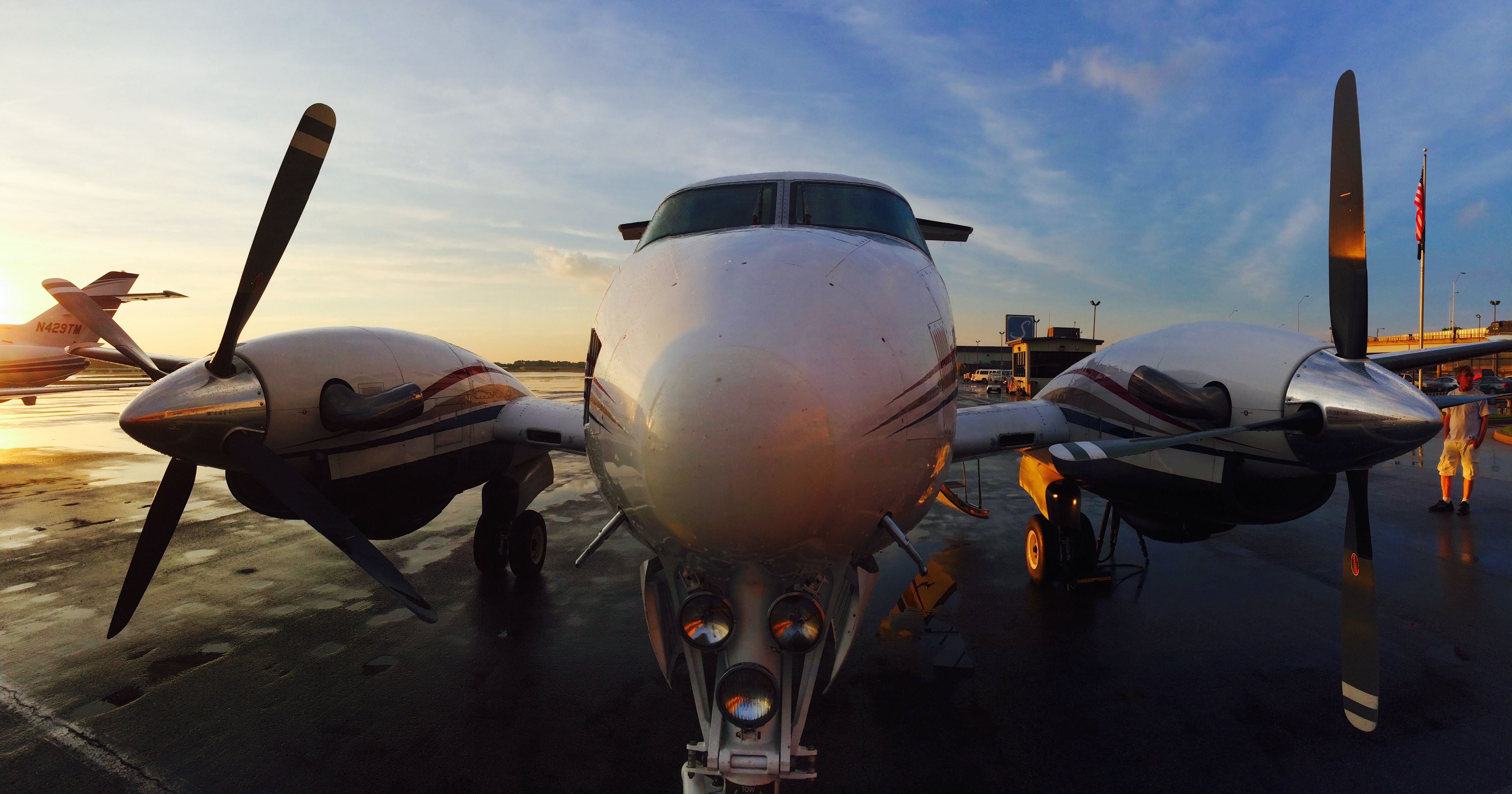 Beechcraft King Air 90 (N10DH) - Upon arriving after a small shower into Kansas City. 