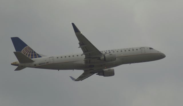 Embraer 175 (N89313)