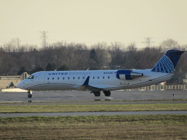 Canadair Regional Jet CRJ-200 (N431SW) - Skywest CRJ200 in United's new colors. Select the FULL option for HD!