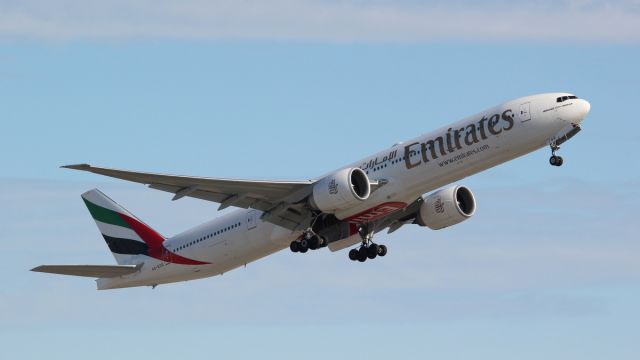 BOEING 777-300ER (A6-EGQ)