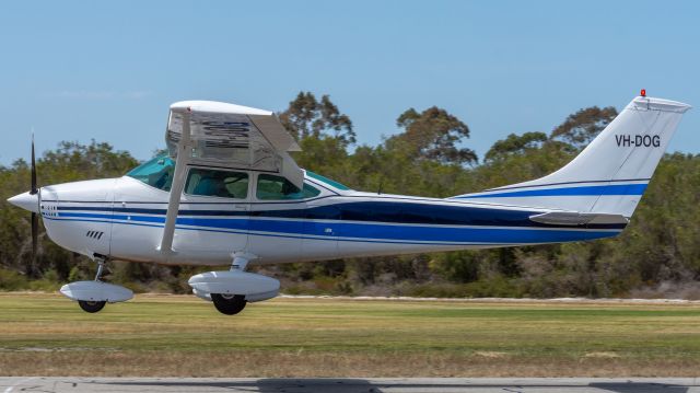 Cessna Skylane (VH-DOG)